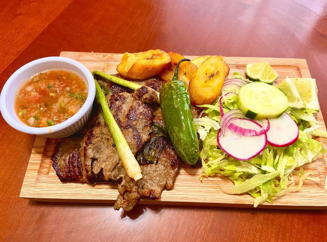 EL ESTABLO BAR & GRILL