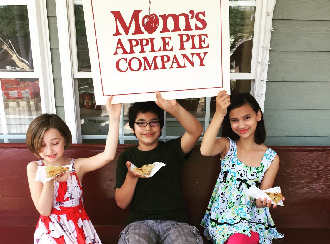 MOM'S APPLE PIE