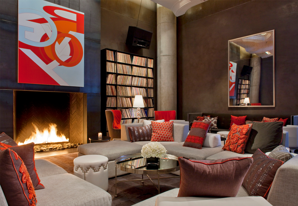 Living room at the W Austin with plush couches and roaring fire in the fire place.