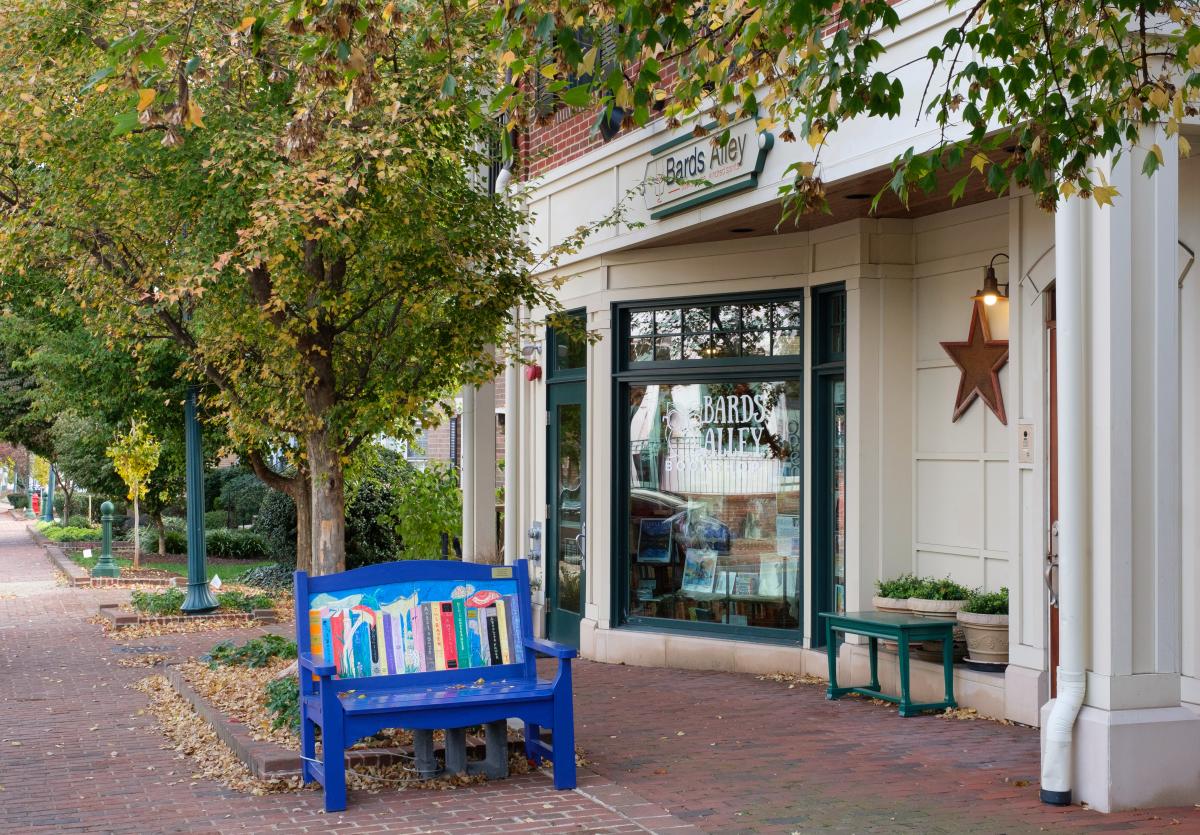 Bards Alley Bookshop - Exterior - Vienna - Fall