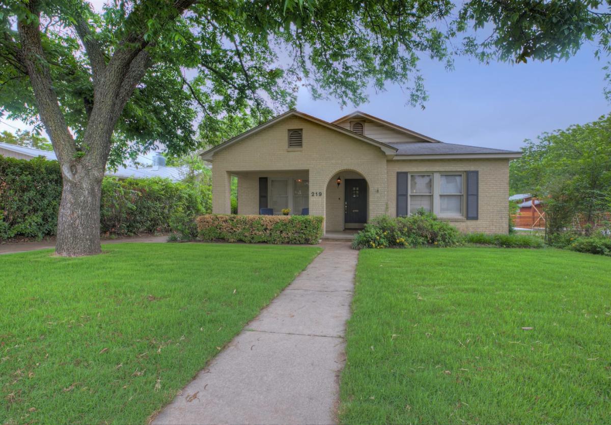 219 W Creek