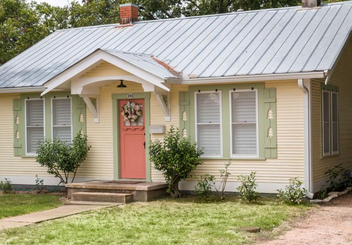 Cottage on Mistletoe New
