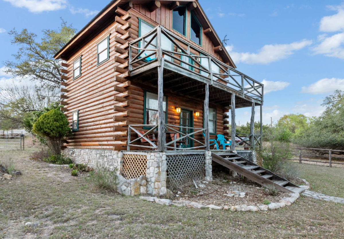 Mighty Oak Log Cabin