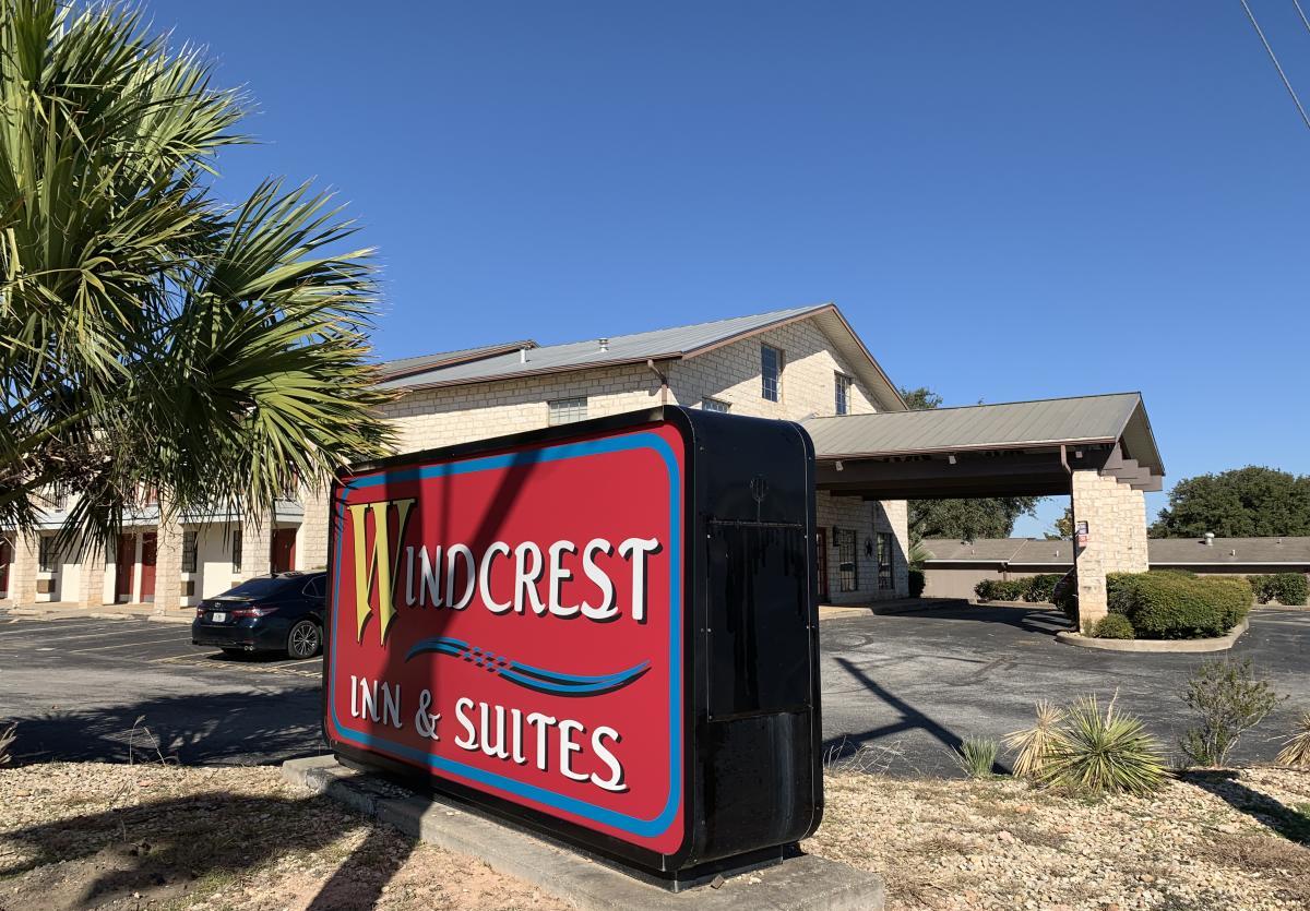 Windcrest Inn & Suites New
