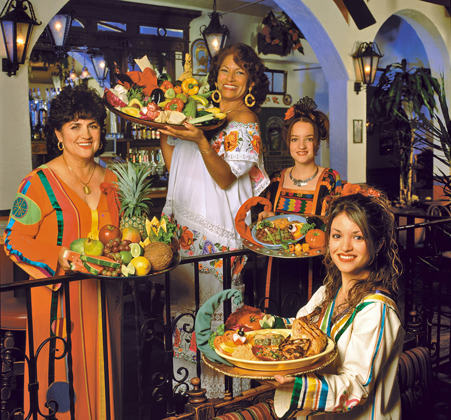 Las Casuelas Family