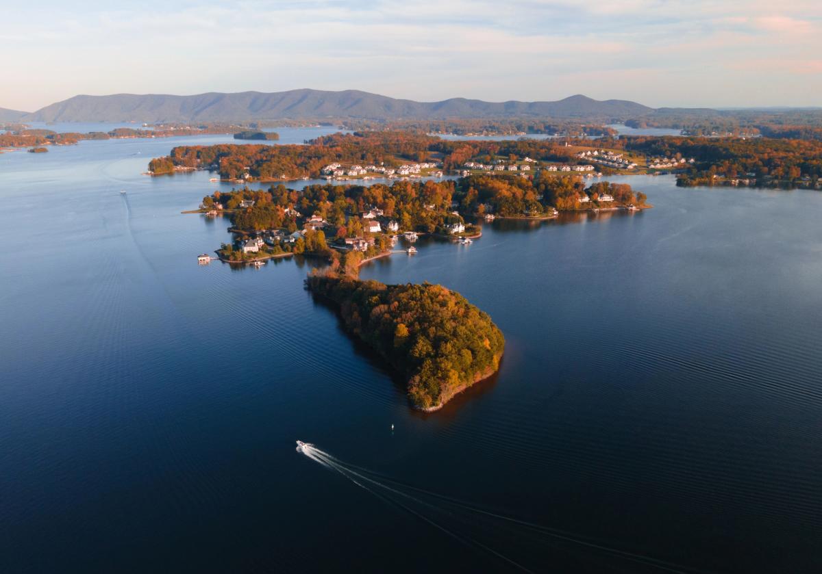 Smith Mountain Lake