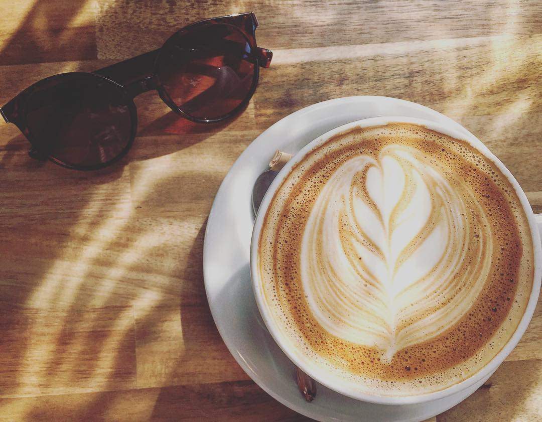 carabello-coffee-latte-art-sunglasses-sunshine-nattylaw