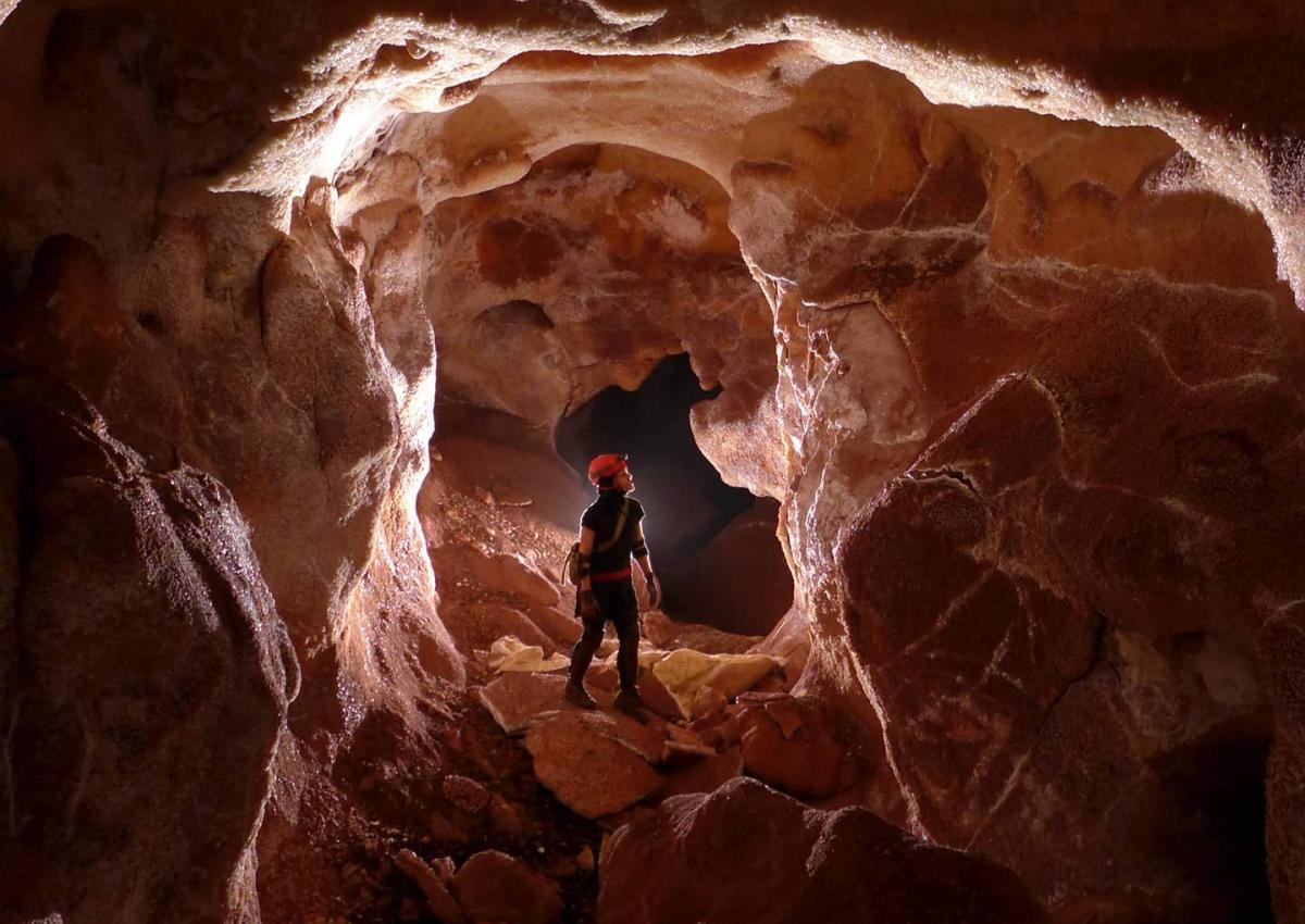 caver exploring the depths of jewel cave in south dakota