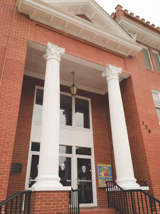 Lawrenceville Aurora Theatre outside