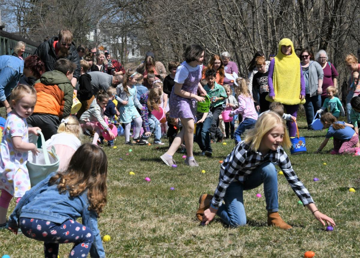 Children hunt for eggs on the WK&S Easter Bunny Express in Kempton, PA