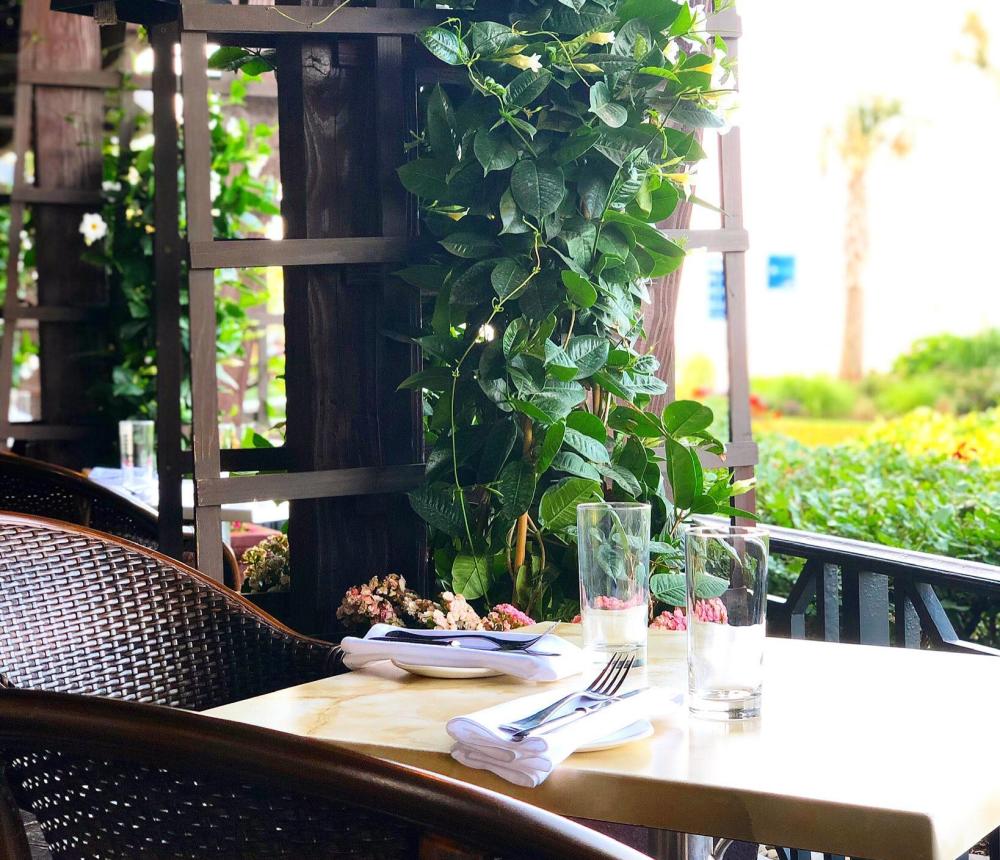 Oceanfront Dining