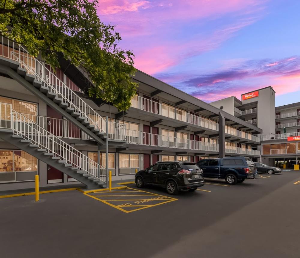 Red Roof PLUS & Suites Virginia Beach Seaside