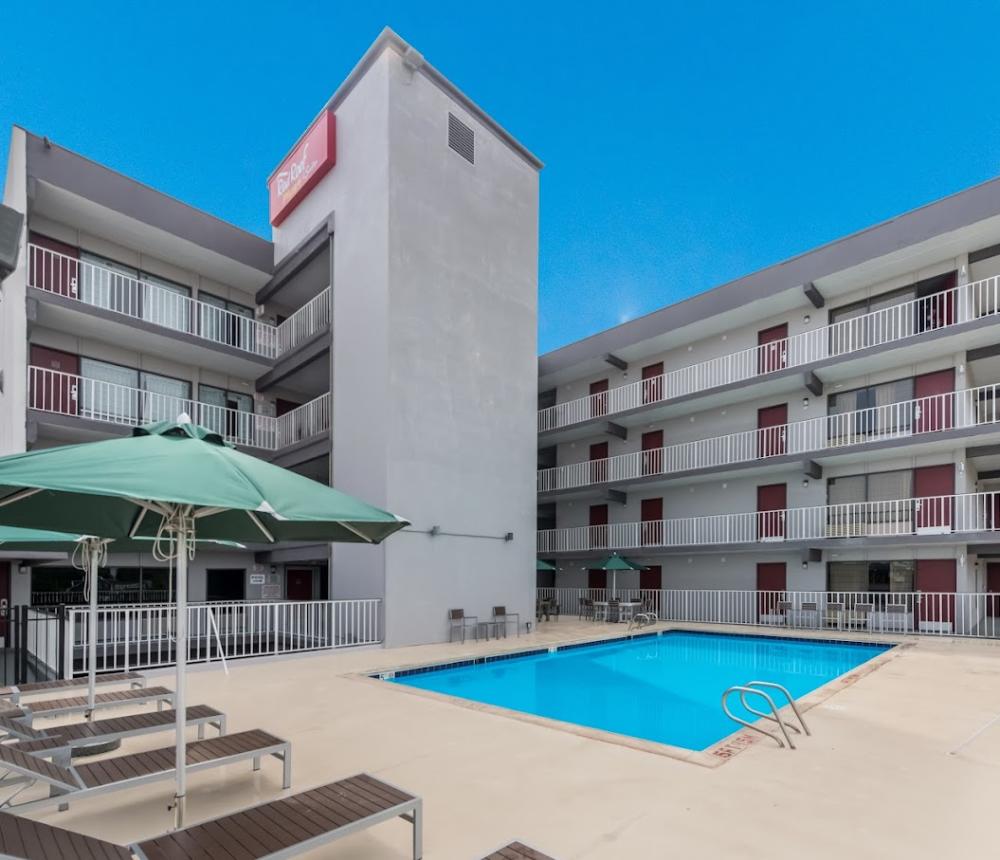 Red Roof Plus & Suites Virginia Beach Seaside