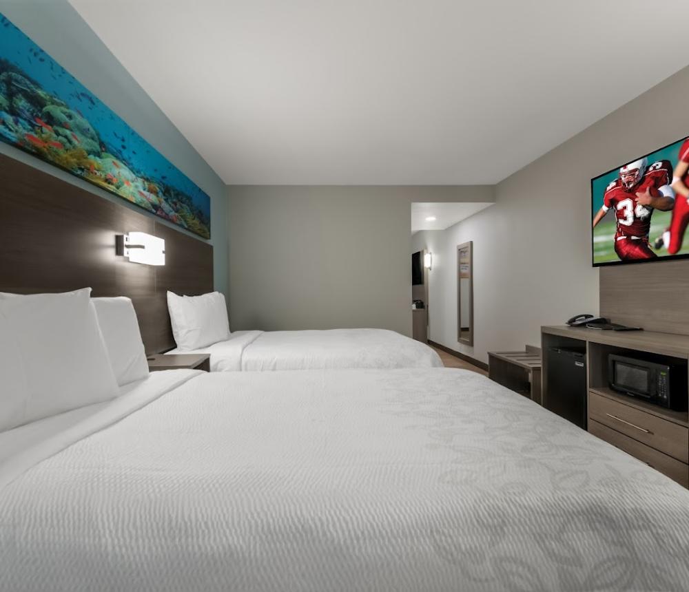Double bed suite with Microwave & mini fridge