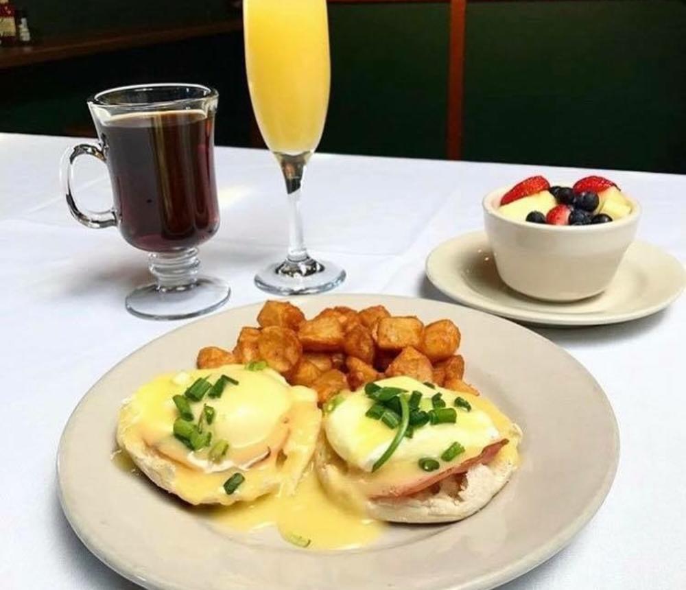 Is it brunch time yet? #ChampagneAllDay #MorningsAreForMimosas