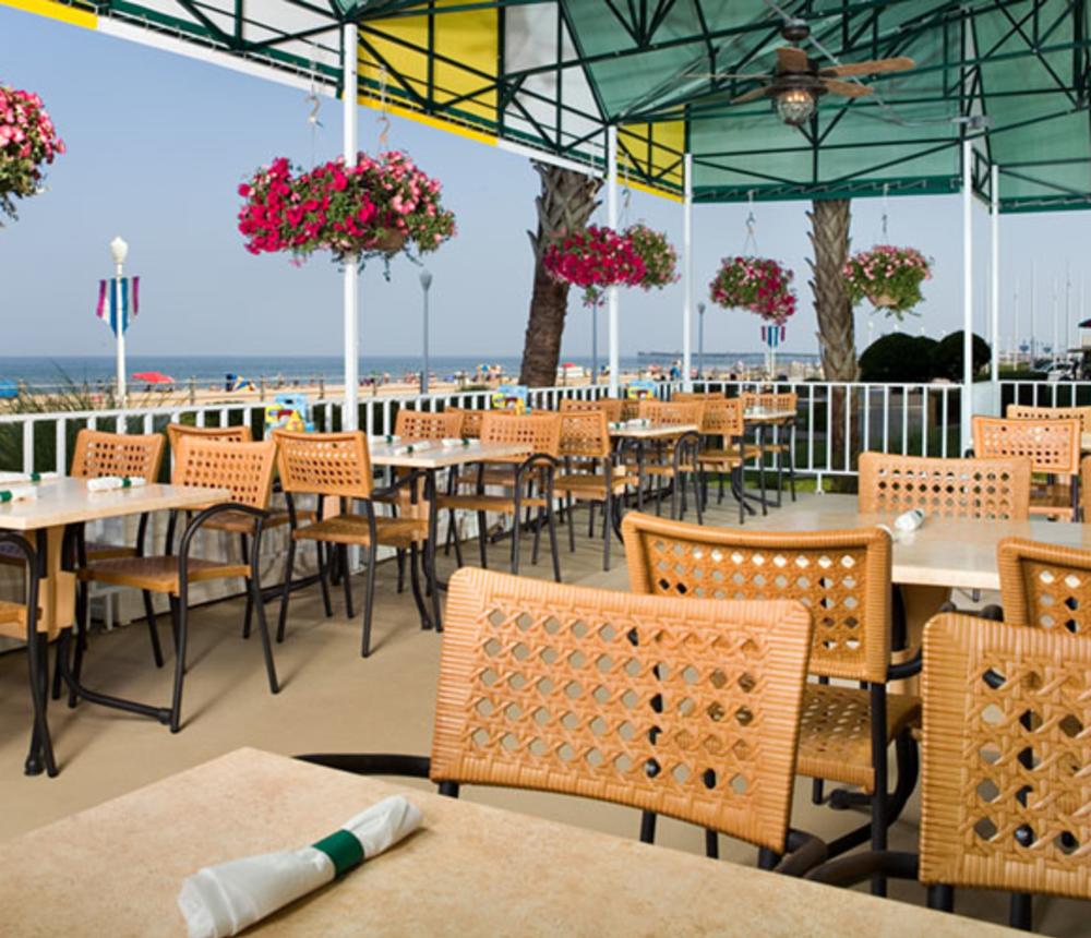 Hemingway's Patio Outside Dining