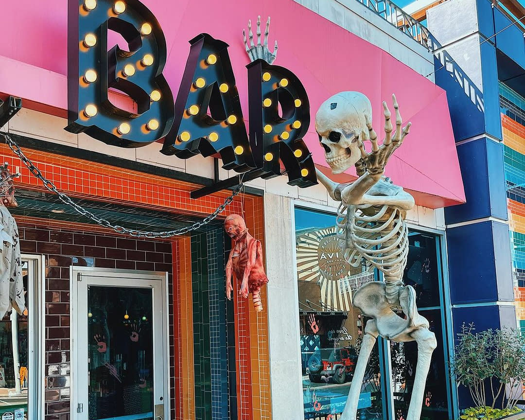 Wonder Bar