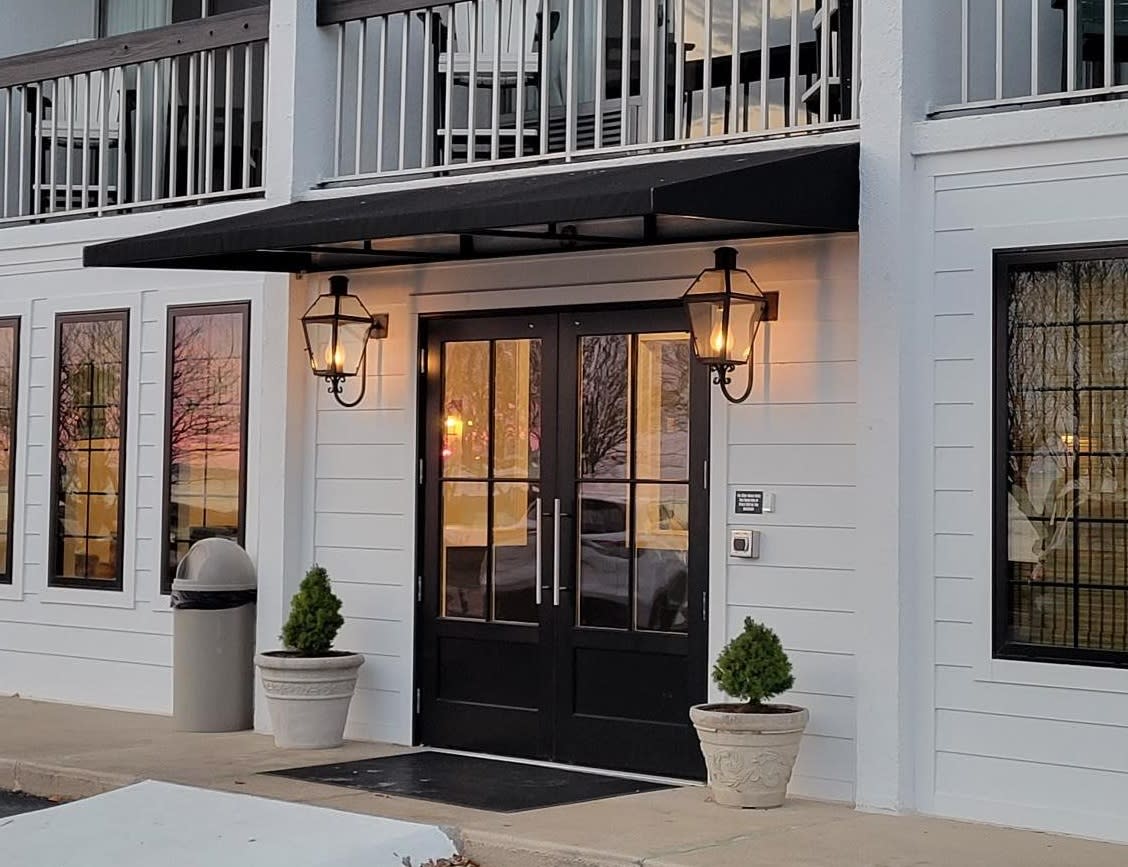 The exterior of the Yorktown Beach Hotel has a boutique coastal feel