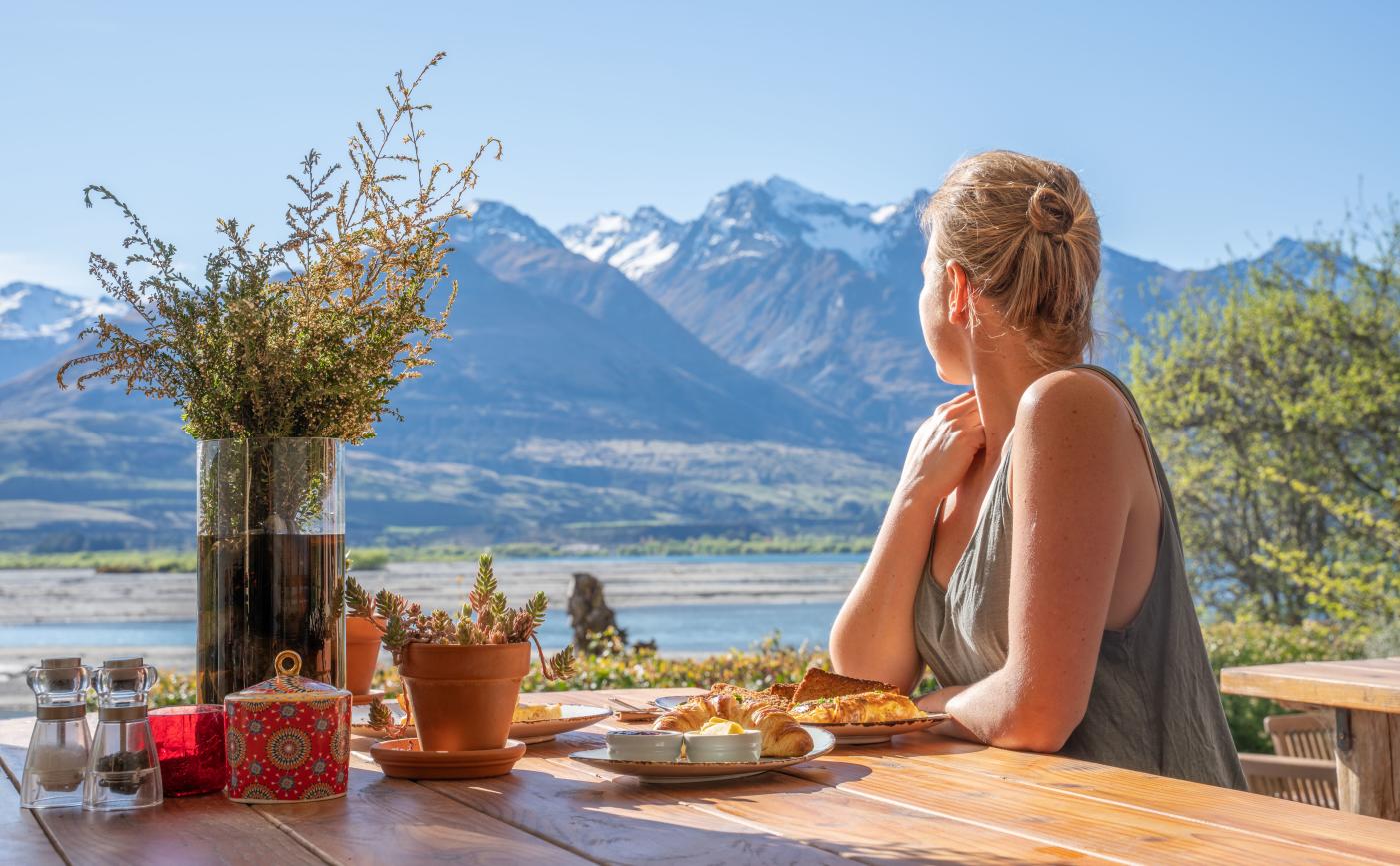 Breakfast with a view at EcoScapes, Kinloch