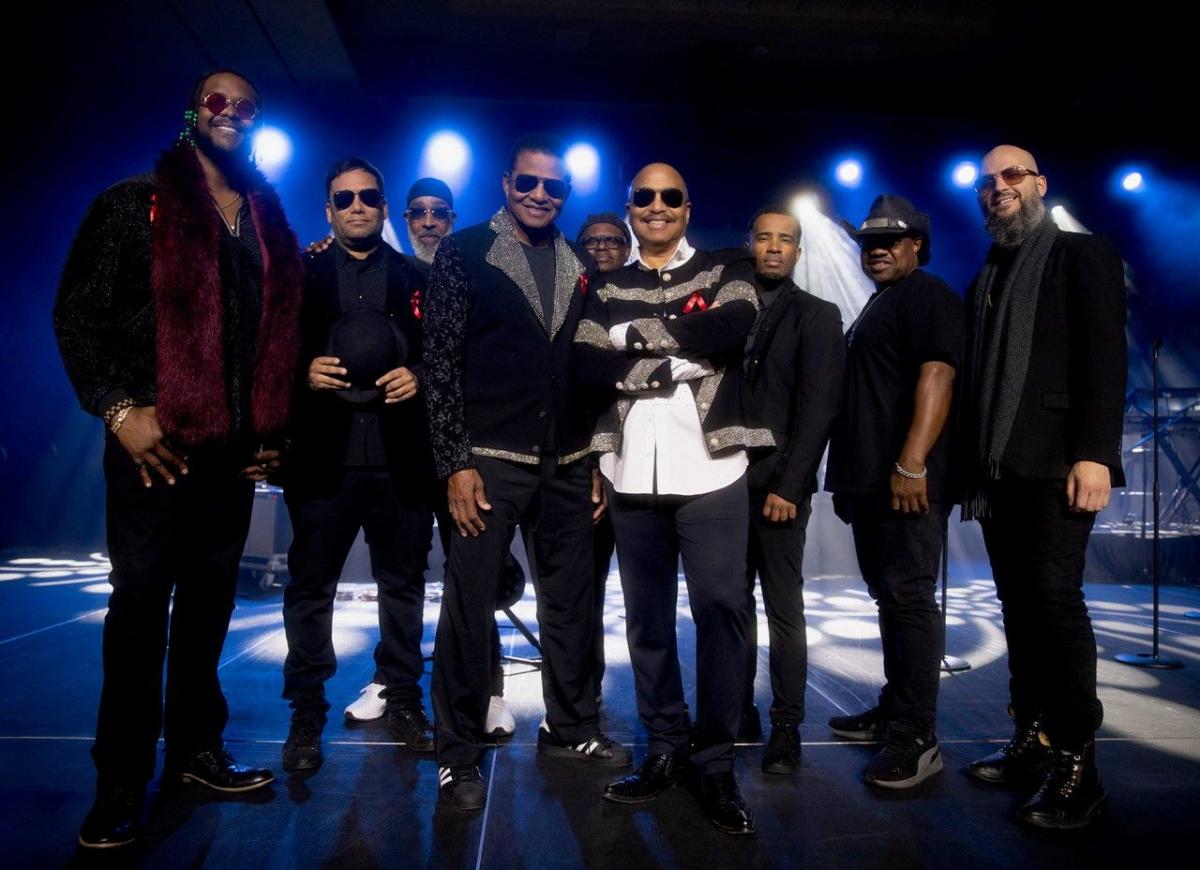 The members of the band The Jacksons pose for a photo while on stage