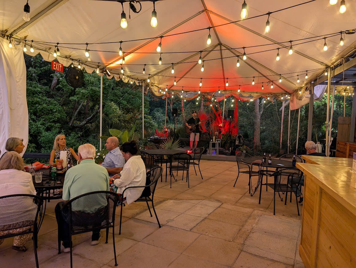 Palmettos on the Bayou's Side Yard BBQ & Beer Garden