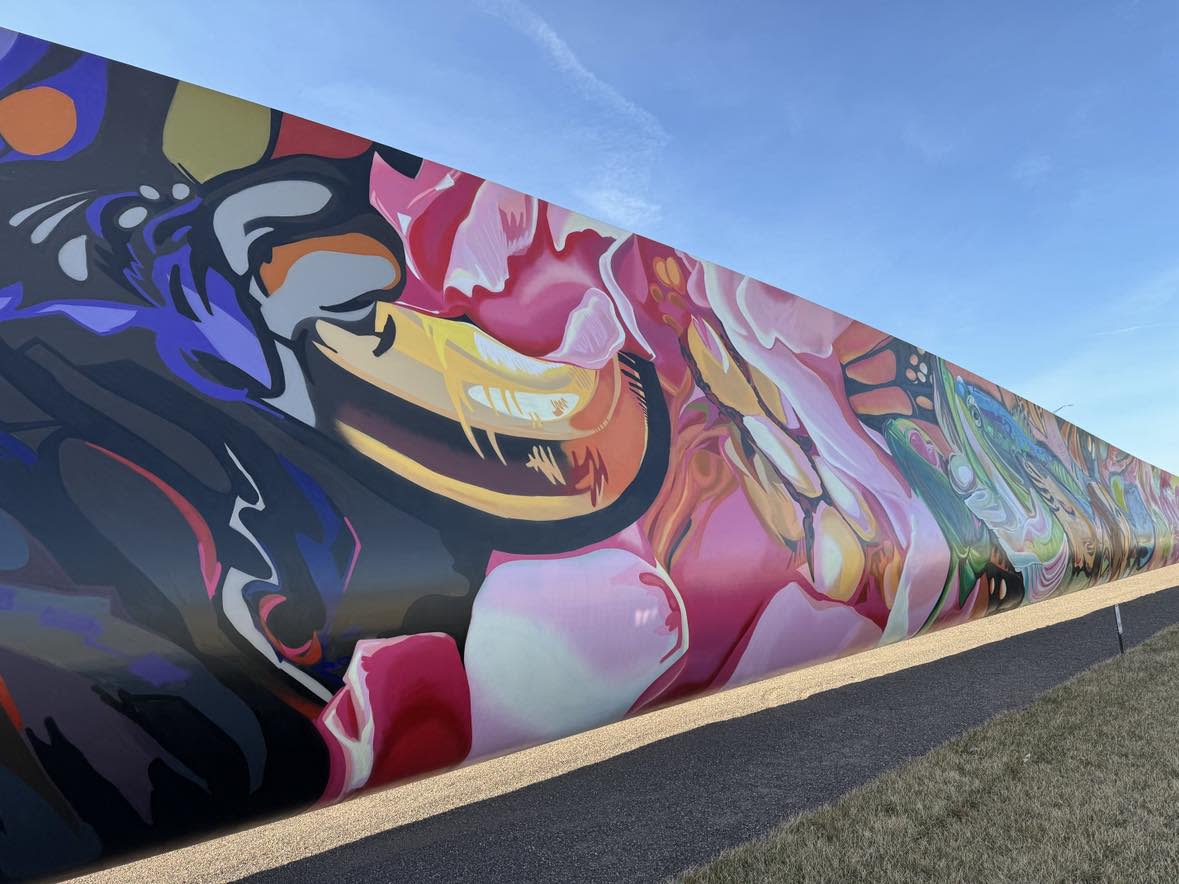 Wind turbine blade mural