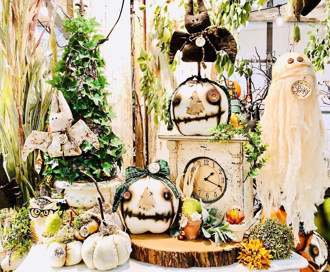 Fall Highland Yard Setup