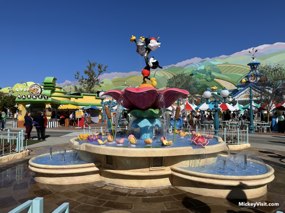 Image of a water fountain inside Mickey's Toontown