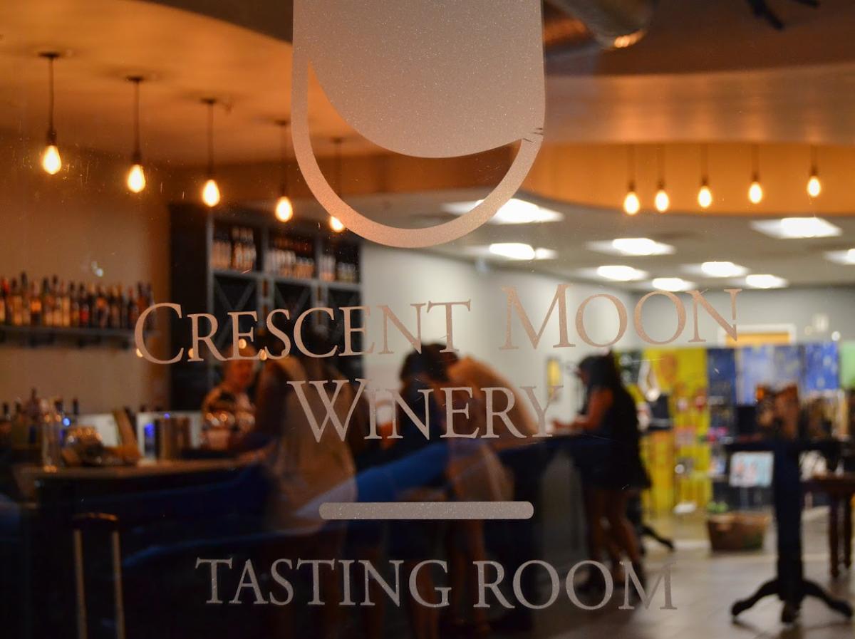 Crescent Moon Winery Tasting Room Final Friday