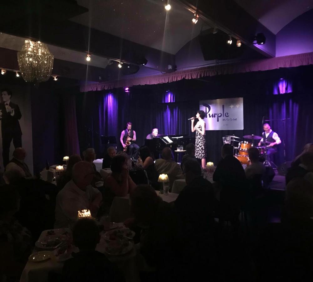 Woman singing jazz at the Purple Room in Palm Springs