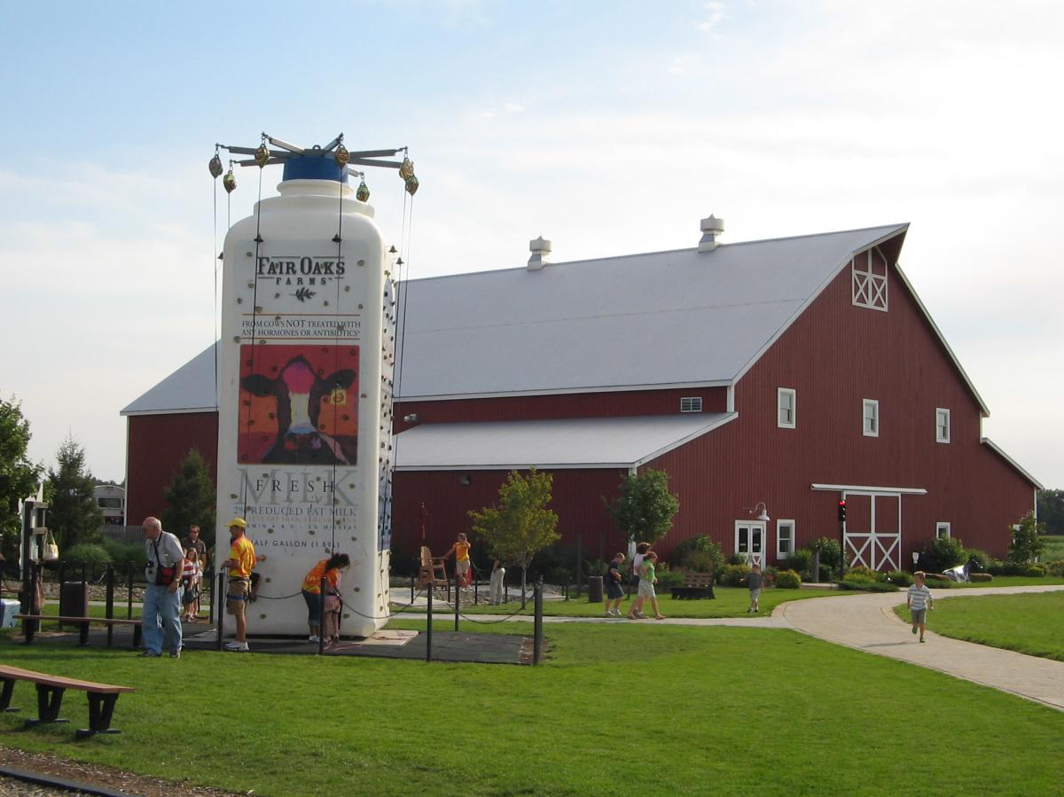 Giant milk jug in front of a barn at Fair Oaks Farms