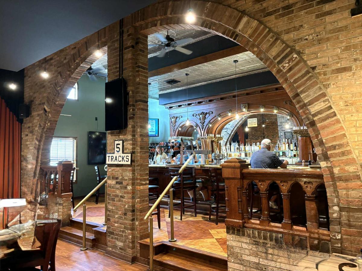 5 Arch Brewing Co. interior