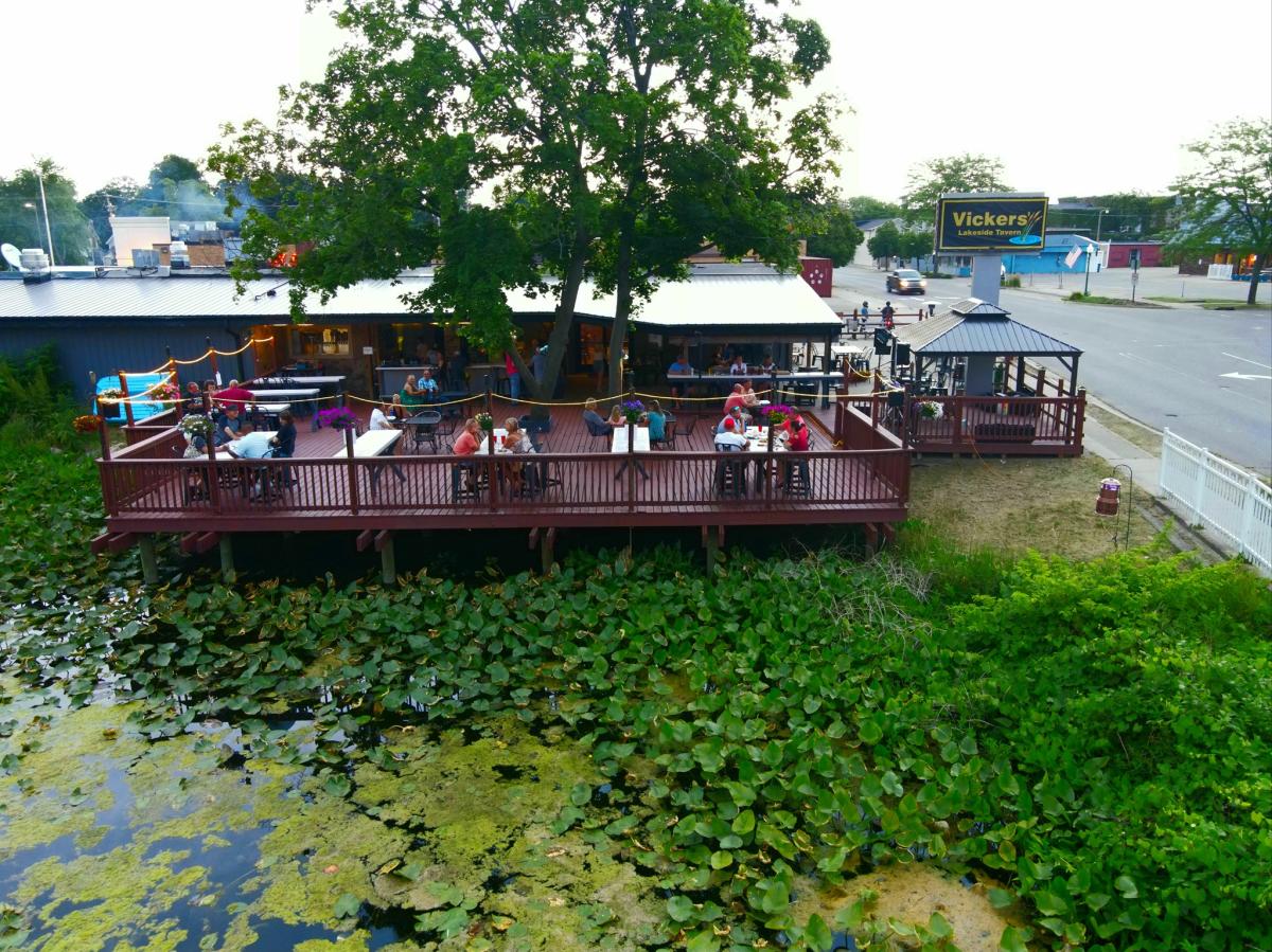 Vicker's Lakeside Tavern