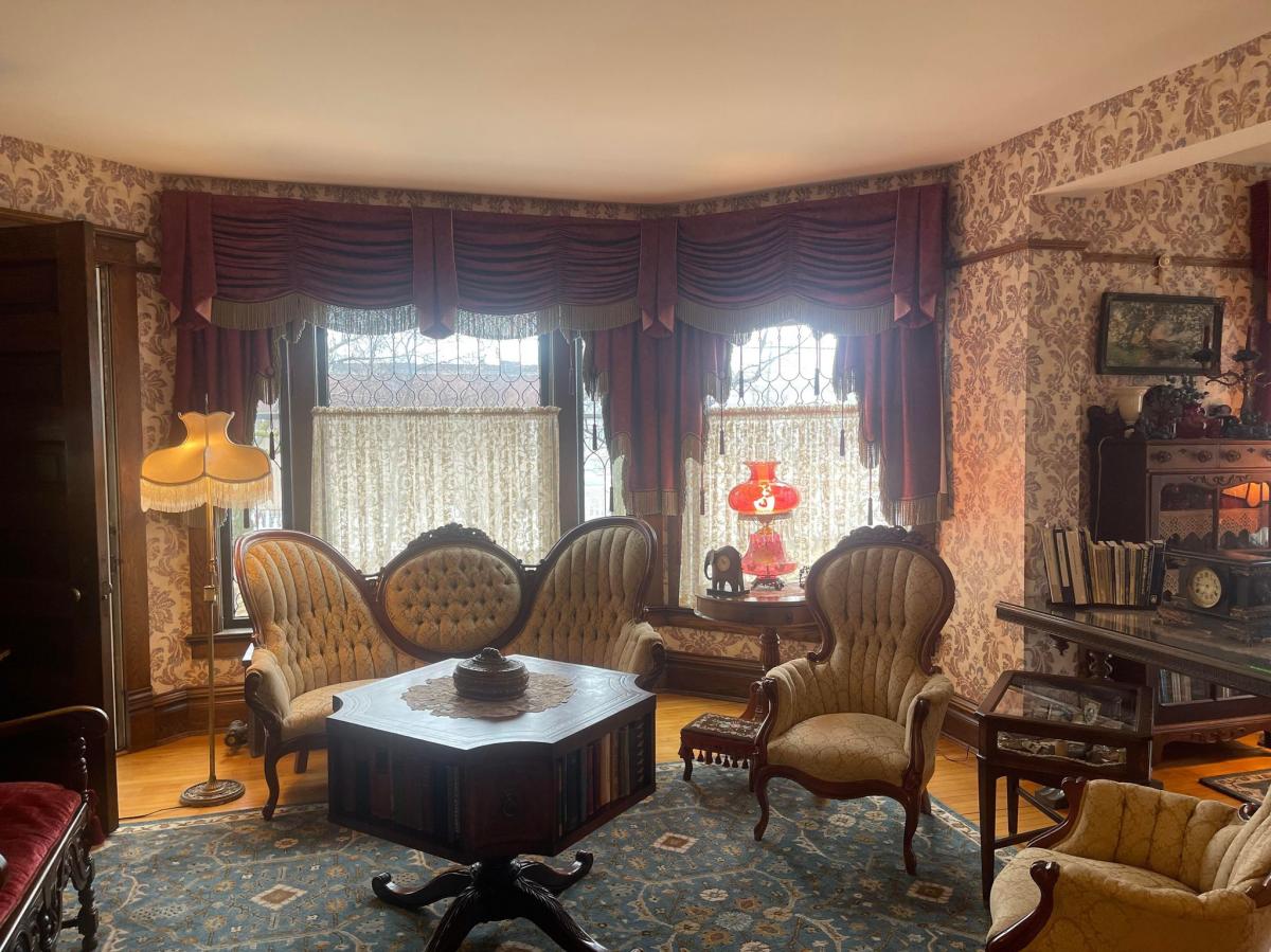 Dreams of Yesteryear historic Victorian-style living room