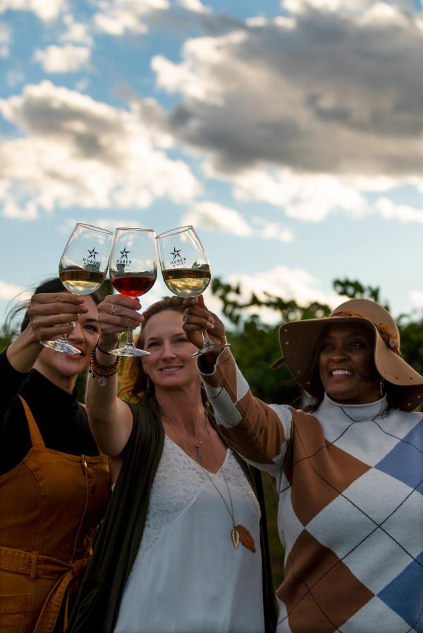 Huber's Winery Cheers