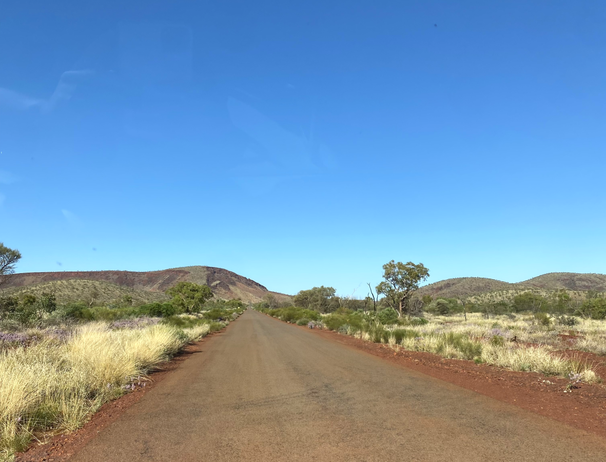 Sealed road along Banjima Drive North, Karijini National Park