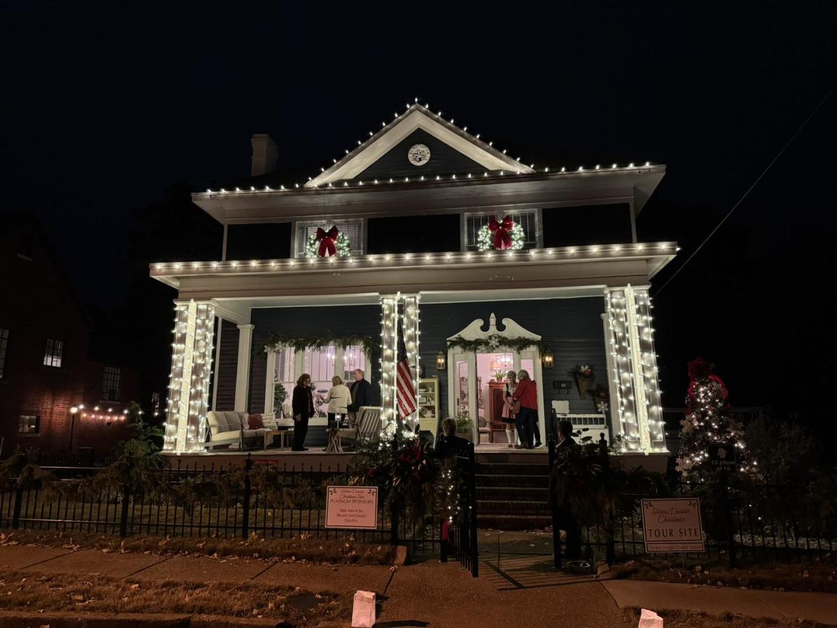 Decatur Christmas Tour of Homes home all decorated for Christmas.