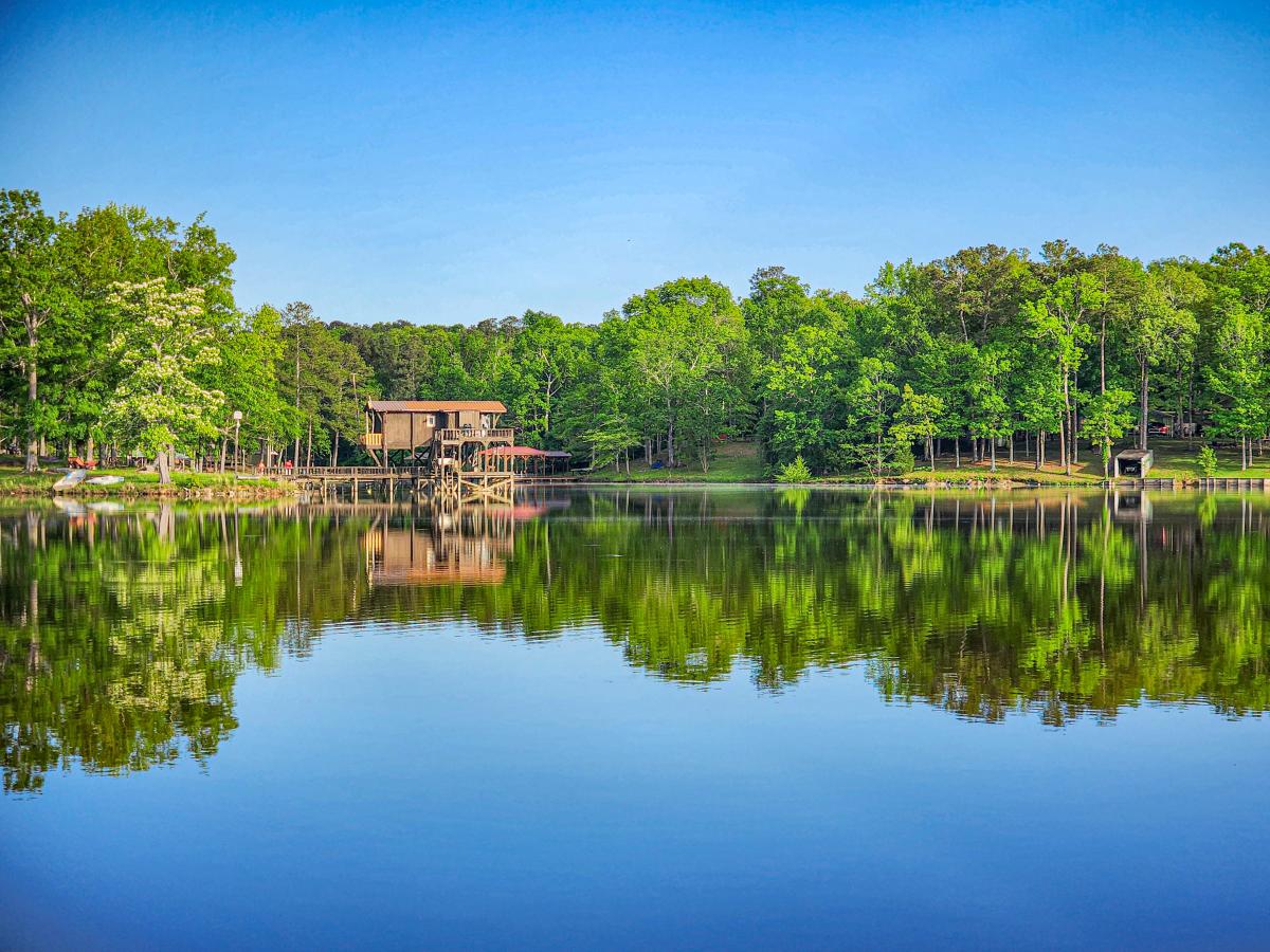 Beautiful Weiss lake as seen from Starlight Haven. The green trees reflect on the water.