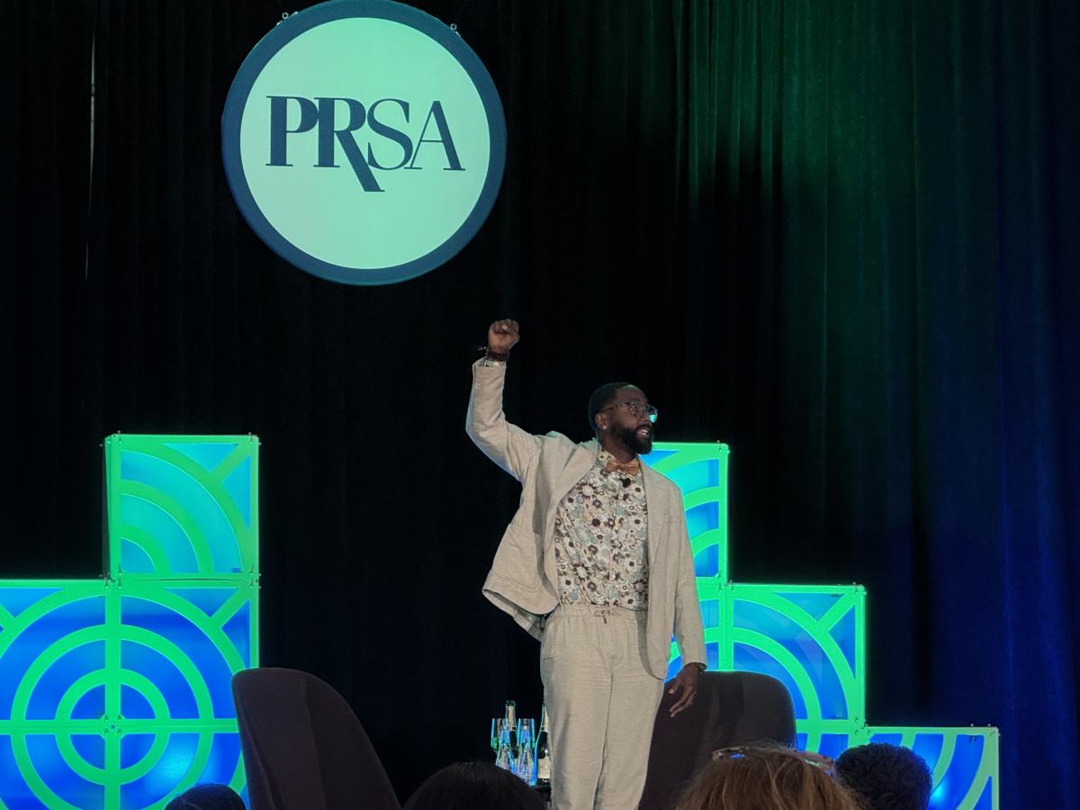 Hakim Bellamy performs at the 2025 PRSA Travel and Tourism Conference.