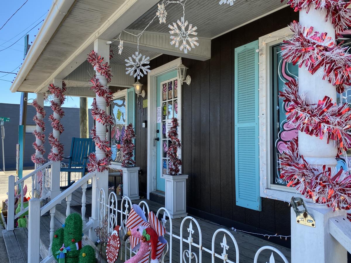 sugar momma decorated for Christmas