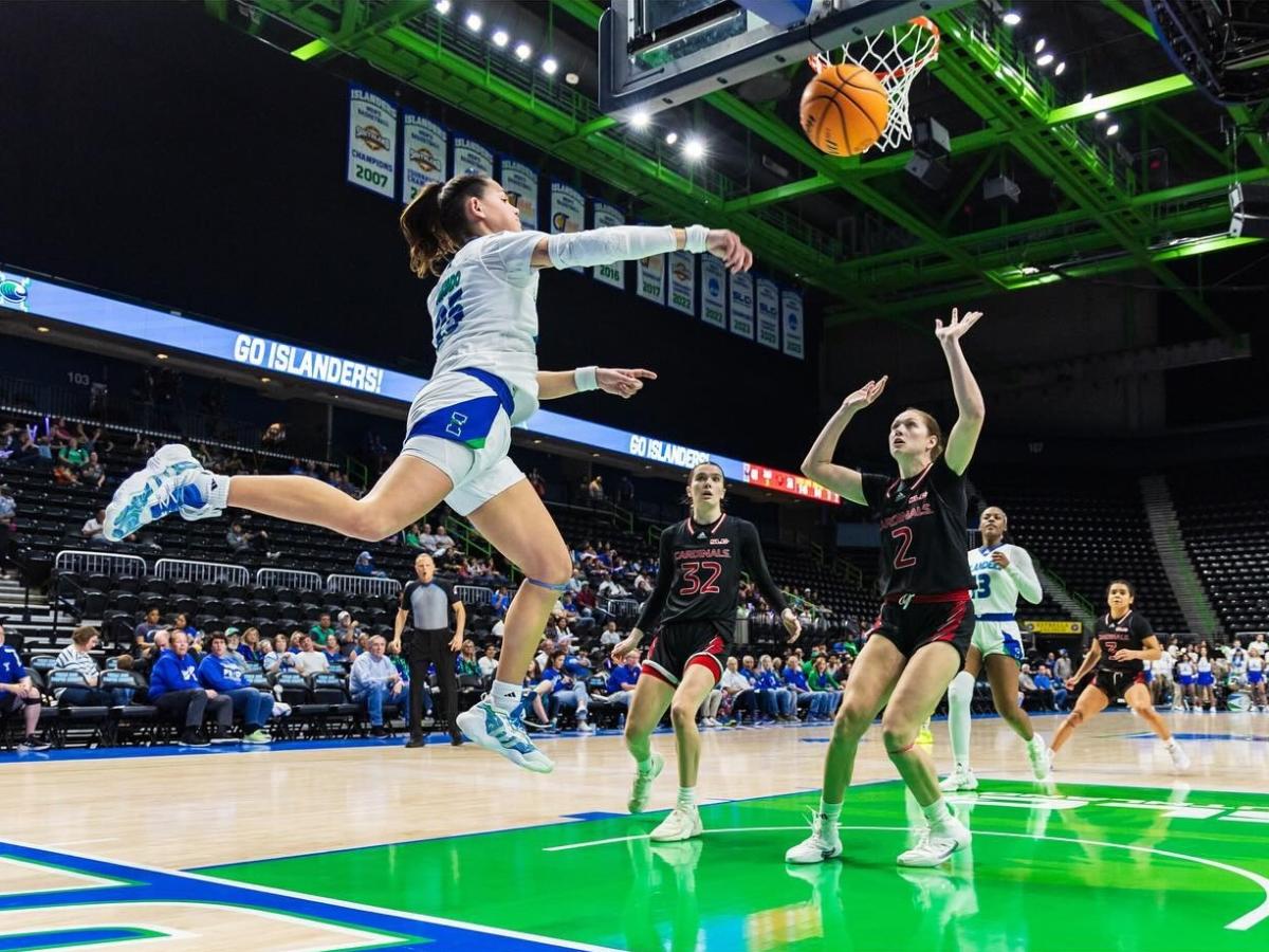 Islanders Womens Basketball