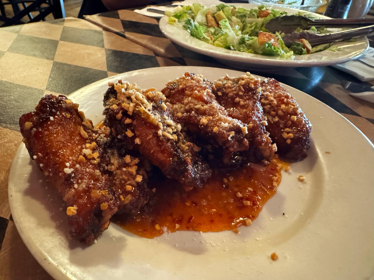1942 Founder's Wings at Colonial Pizza & Spaghetti House in Easton
