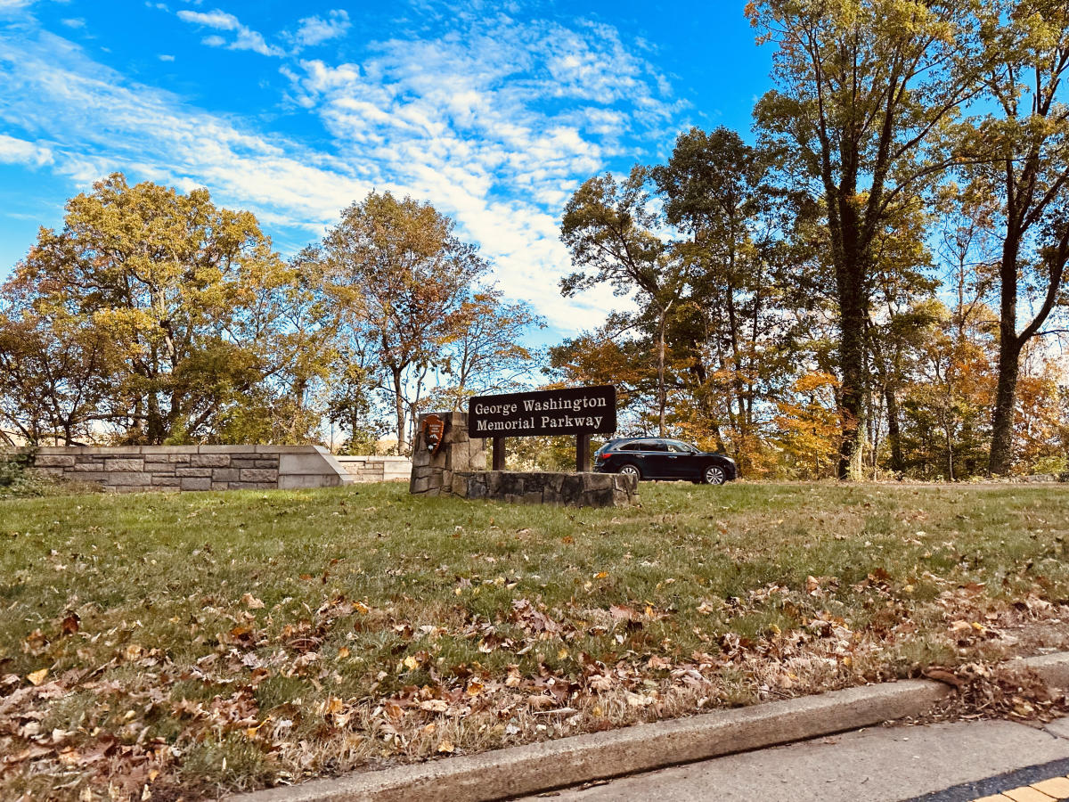 George Washington Memorial Parkway - Fall - Scenic Drive