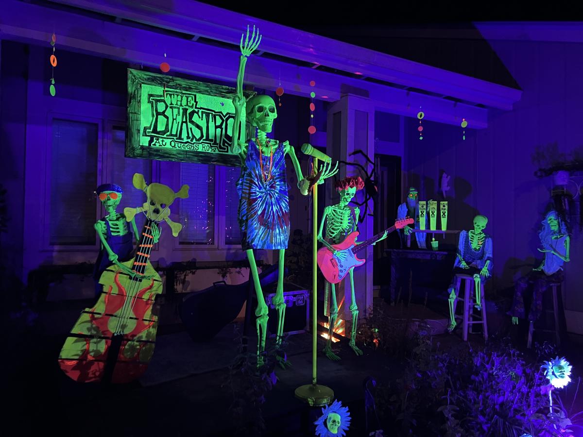Queen St - Beastro - Halloween Home Haunt
