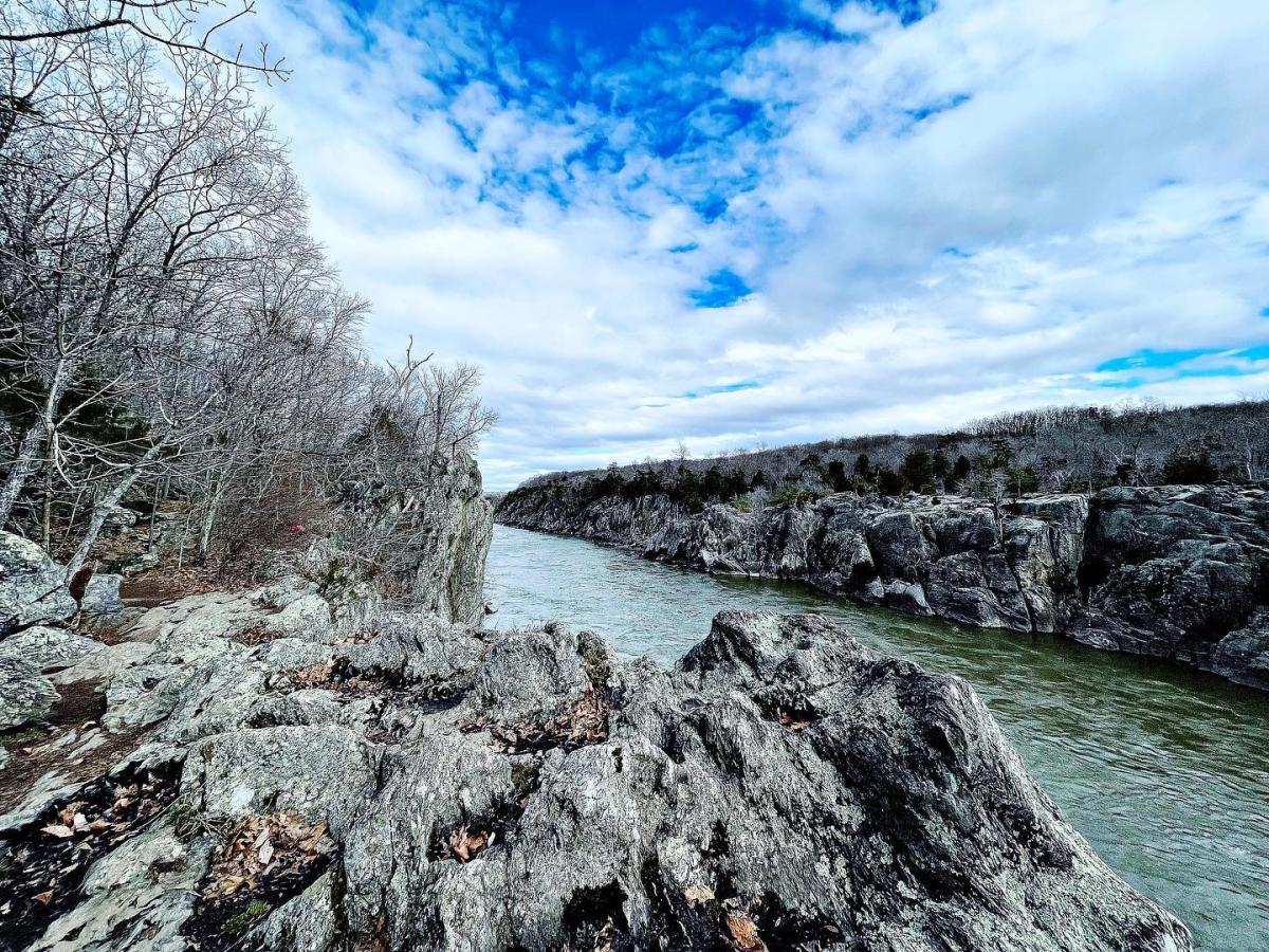 An image of great falls park in the winter.