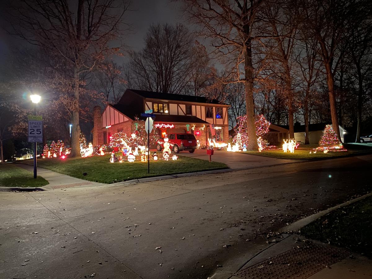 10032 Affichage des lumières de Noël Houndshill Place à Fort Wayne, Indiana