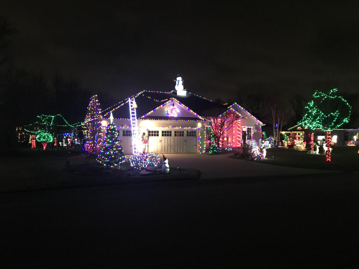 11614 geschilderde piek manier kerstverlichting Display in Fort Wayne, Indiana