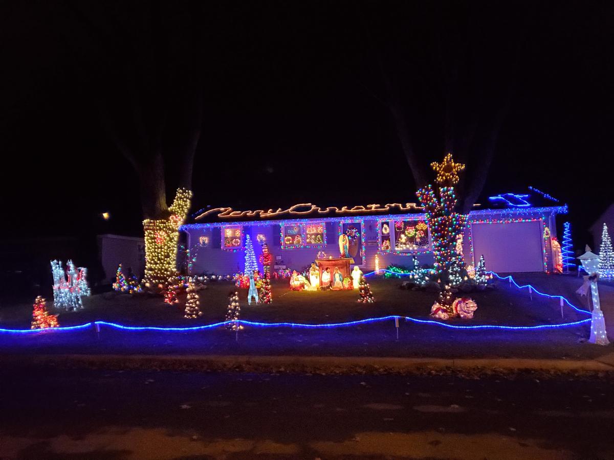 1828 S Tyland Blvd. Weihnachtsbeleuchtung Anzeige in Fort Wayne, Indiana 2019