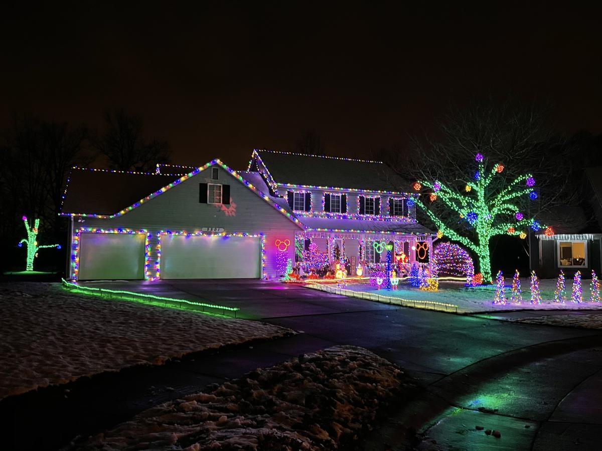 Esposizione delle luci di Natale al 5501 Chiswell Run a Fort Wayne, Indiana