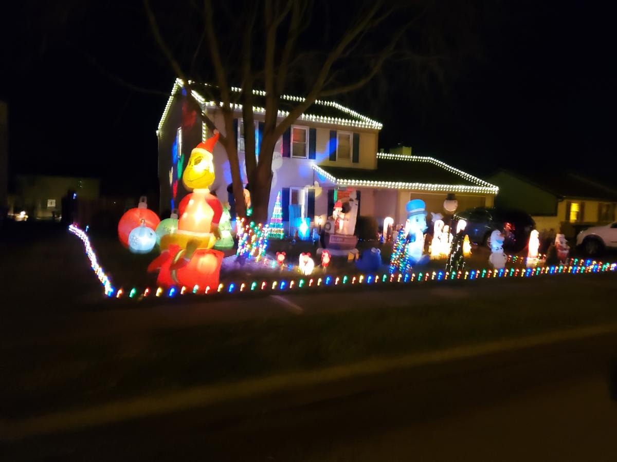 2510 Knollwood Ct. Christmas Light Display
